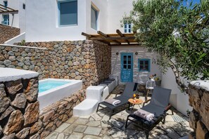Terrace/patio - Villa Vireon, Calming Garden Views, Private Hot Tub, Furnished Terrace,. (Santorini)