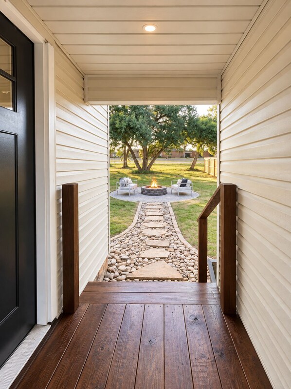 A wooden deck leading to a backyard with a fire pit and seating area. - The Loves’ Shack With Fire Pit, EV Charger, near I40, AR Nuclear 1 & Data Center (Clarksville)