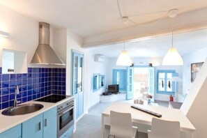 Fridge, oven, stovetop, coffee/tea maker - Villa Astraiax, Divine Sea Views, Private Pool, Furnished Terrace, Santorini (Santorini)