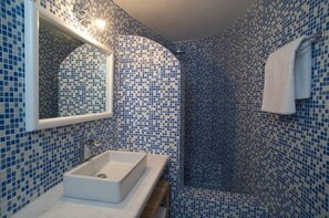Shower, towels, soap, shampoo - Villa Astraiax, Divine Sea Views, Private Pool, Furnished Terrace, Santorini (Santorini)