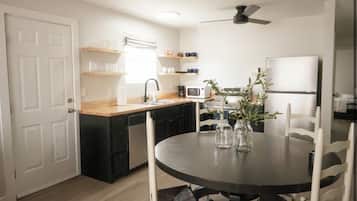 Micro-ondes, four, plaque de cuisson, lave-vaisselle