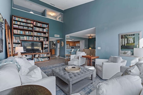 TV, offices. Sawgrass Charm l Pool l Beach Access l Dogs OK