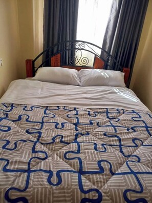 Deluxe Double Room | Individually decorated, individually furnished, free WiFi, bed sheets - Tulivu Inn-Kaloleni (Kaloleni)