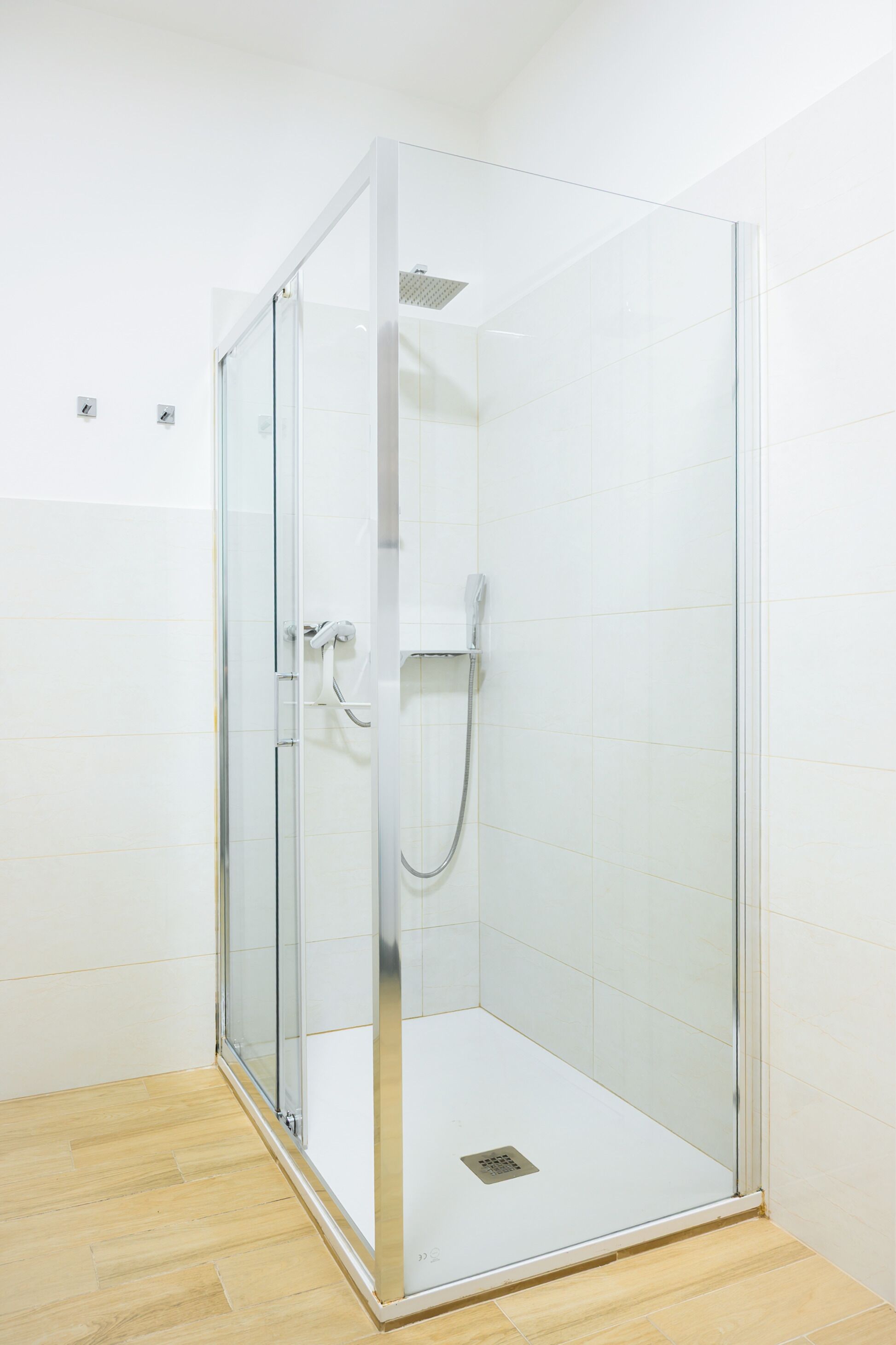 Dusche, Haartrockner, Bidet, Handtücher