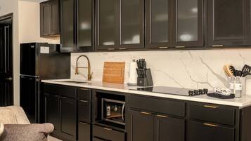 Kondominium, 1 Tempat Tidur Queen dengan tempat tidur Sofa, perapian (Poolside at Hayloft) | Dapur pribadi