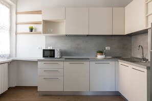 Fridge, microwave, dishwasher, coffee/tea maker - Casa Marianna by Theater Home - located in the heart of Tignale with a marvellous lake view (Tignale)