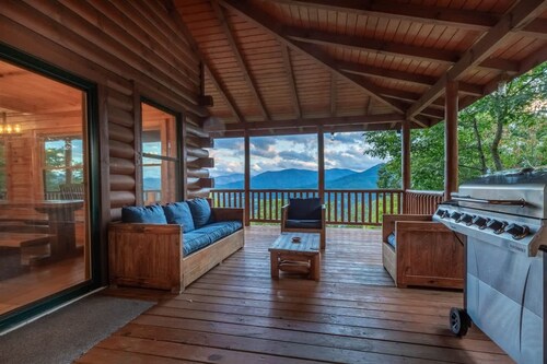 Waynesville Mtn Cabin-scenic Views Relaxing Hottub