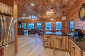 Suite | 4 bedrooms - Waynesville Mtn Cabin-scenic Views Relaxing Hottub (Waynesville)