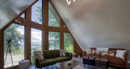 4BR 3BA Cabin w Games Hot Tub Near Smoky Mtns