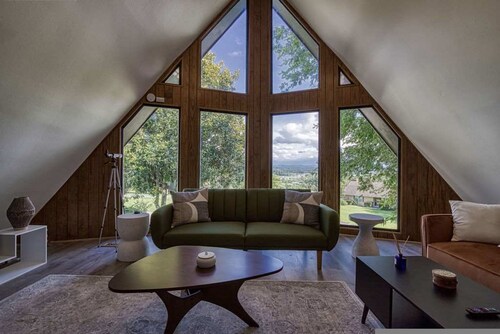 4BR 3BA Cabin w Games Hot Tub Near Smoky Mtns