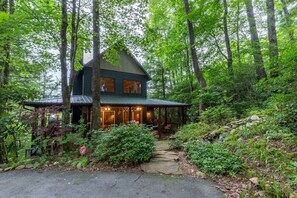 3 bedrooms, Internet - 10 Min to Downtown Cashiers 5 Min to Silver Run (Cashiers)
