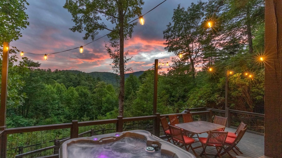 10 Min to Downtown Cashiers 5 Min to Silver Run