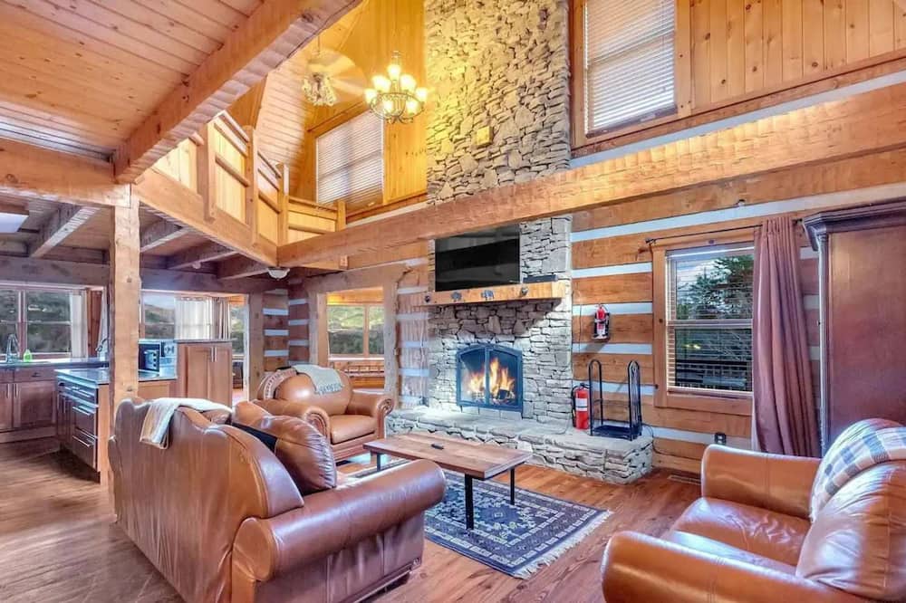 Secluded 7BR Mountain Escape on 7 Acres