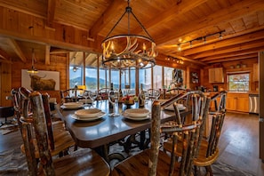 House | 3 bedrooms - Luxury Smoky Mtn Retreat w Panorama Views Hottub (Sevierville)