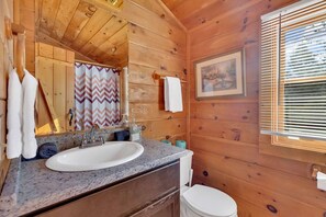 Suite | 3 bedrooms, Internet - Quiet 3 3 on 1 Acre 15 Min to Downtown PF (Sevierville)