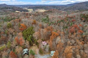 Suite | 3 bedrooms, Internet - Quiet 3 3 on 1 Acre 15 Min to Downtown PF (Sevierville)