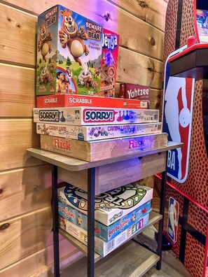 Suite - Modern 5 Bedroom Cabin Close-dollywood Game Room (Pigeon Forge)