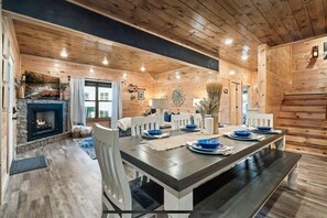 Suite | 5 bedrooms, Internet - Modern 5 Bedroom Cabin Close-dollywood Game Room (Pigeon Forge)