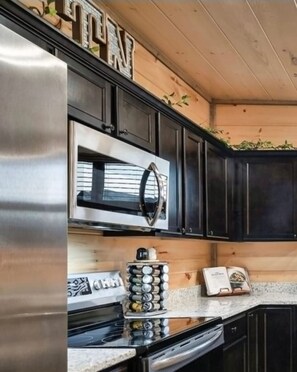 Suite - Modern 5 Bedroom Cabin Close-dollywood Game Room (Pigeon Forge)