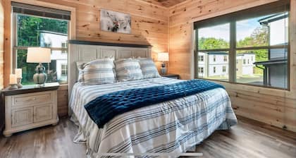 Modern 5 Bedroom Cabin Close-dollywood Game Room