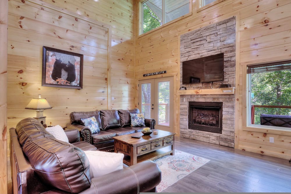 New 5K Suites Hot Tub Game Room Near Gsmnp