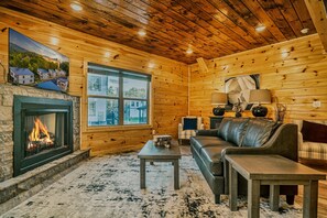 House | 5 bedrooms, Internet - Stylish New 5BR 4BA Cabin Steps From Dollywood (Pigeon Forge)
