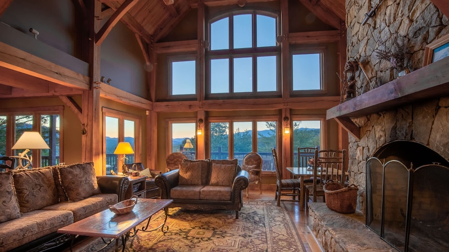 Luxury Lakeview Cabin With Hot Tub and Game Room