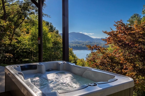Luxury Lakeview Cabin With Hot Tub and Game Room
