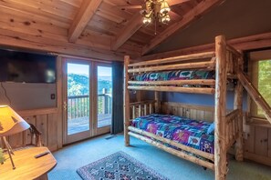 Suite - Luxury Lakeview Cabin With Hot Tub and Game Room (Bryson City)