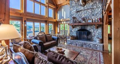 Luxury Lakeview Cabin With Hot Tub and Game Room