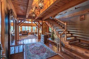 Suite - Luxury Lakeview Cabin With Hot Tub and Game Room (Bryson City)
