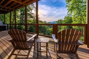 3 bedrooms - Luxury Cabin Lake View Access Theater Game Room (Bryson City)