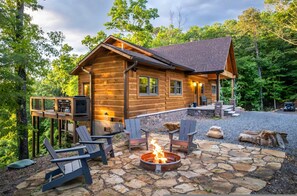 3 bedrooms - Luxury Cabin Lake View Access Theater Game Room (Bryson City)