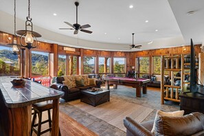 House | 5 bedrooms - 5B 4B Luxe Cabin w Hot Tub Firepit Game Room (Sevierville)