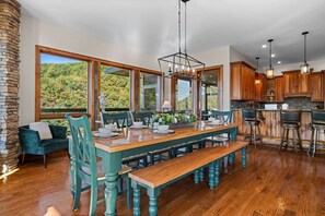 House | 5 bedrooms - 5B 4B Luxe Cabin w Hot Tub Firepit Game Room (Sevierville)