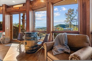 Suite - 5B 4B Luxe Cabin w Hot Tub Firepit Game Room (Sevierville)