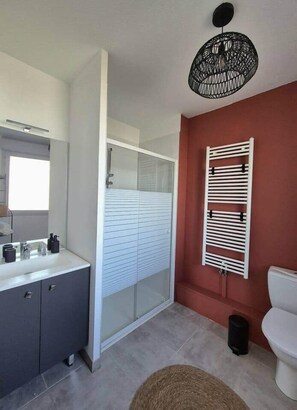 Bathroom - Magnificent T2 Zenith Cartoucherie view with parking (Toulouse)