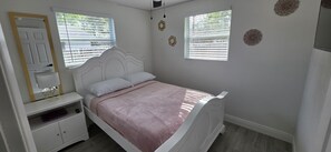 3 habitaciones, escritorio, tabla de planchar con plancha y wifi 
