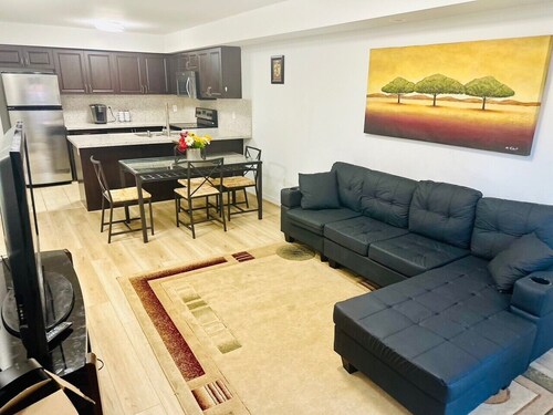 Two bedroom Dundas and Trafalgar