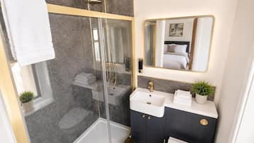 City Apartment, Balcony, City View | Bathroom