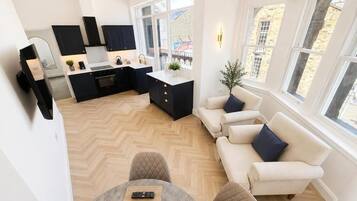 City-Apartment, Balkon, Stadtblick | Wohnbereich
