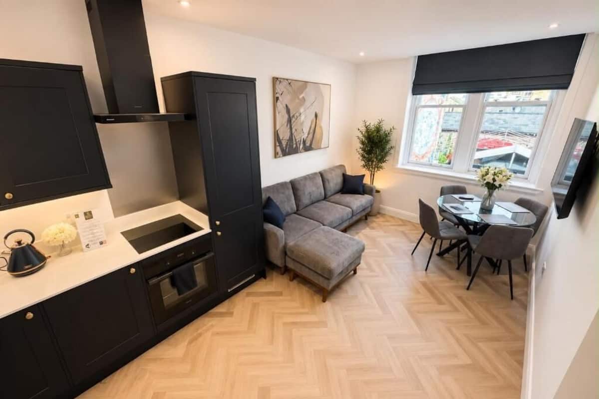 City Apartment, City View | Living area