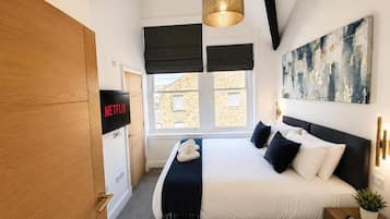 City Apartment, Balcony, City View | Iron/ironing board, free WiFi
