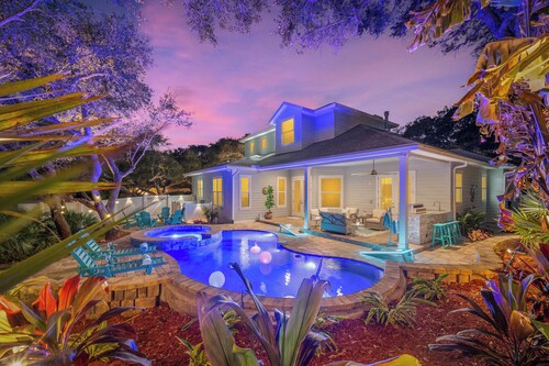 Pool+Hot Tub! Summer Kitchen, Putt Putt & Fire Pit