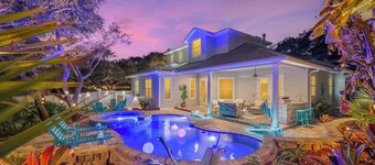 Pool+Hot Tub! Summer Kitchen, Putt Putt & Fire Pit