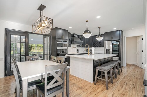 Perfect Family House - Game Room w/ Bar & TV, Firepit, Playground & Bunkbeds