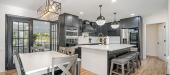 Perfect Family House - Game Room w/ Bar & TV, Firepit, Playground & Bunkbeds