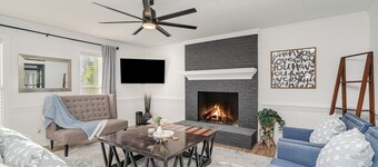 Perfect Family House - Game Room w/ Bar & TV, Firepit, Playground & Bunkbeds