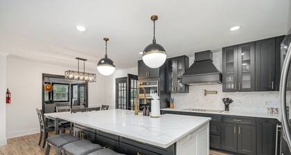 Peaceful Family Home: Game Room w/ Bar, Fire pit, Grill, Playground, Bunkbed