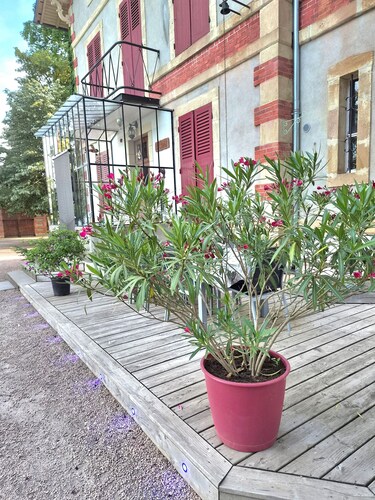 Holiday Home 'Le Chalêt La Neverdiere' with Private Terrace, Shared Garden and Wi-Fi